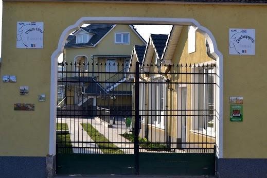 Pensiunea Poarta Oilor Gîrbova Zewnętrze zdjęcie